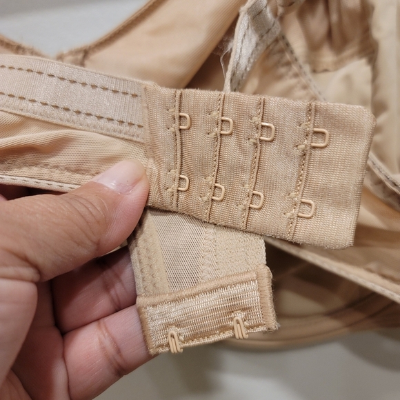 Chantelle Minimizer Underwire Nude Bra - Sz 44D US - Picture 5 of 7